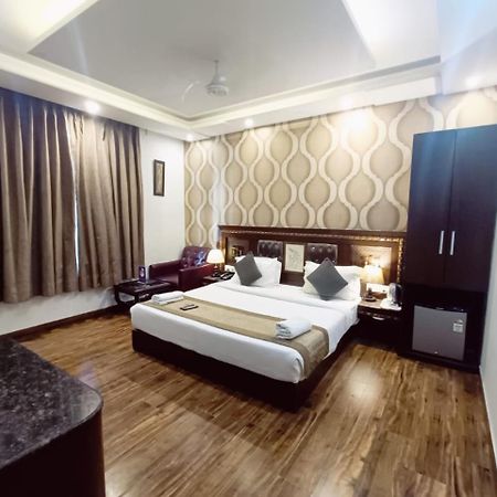 Hotel Waterfall Paschim Vihar Delhi Zewnętrze zdjęcie