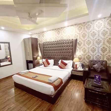 Hotel Waterfall Paschim Vihar Delhi Zewnętrze zdjęcie