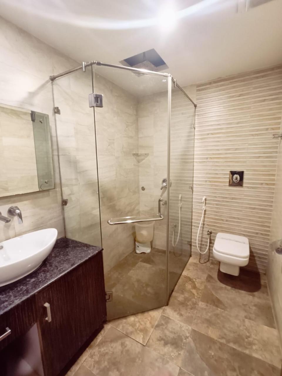 Hotel Waterfall Paschim Vihar Delhi Zewnętrze zdjęcie