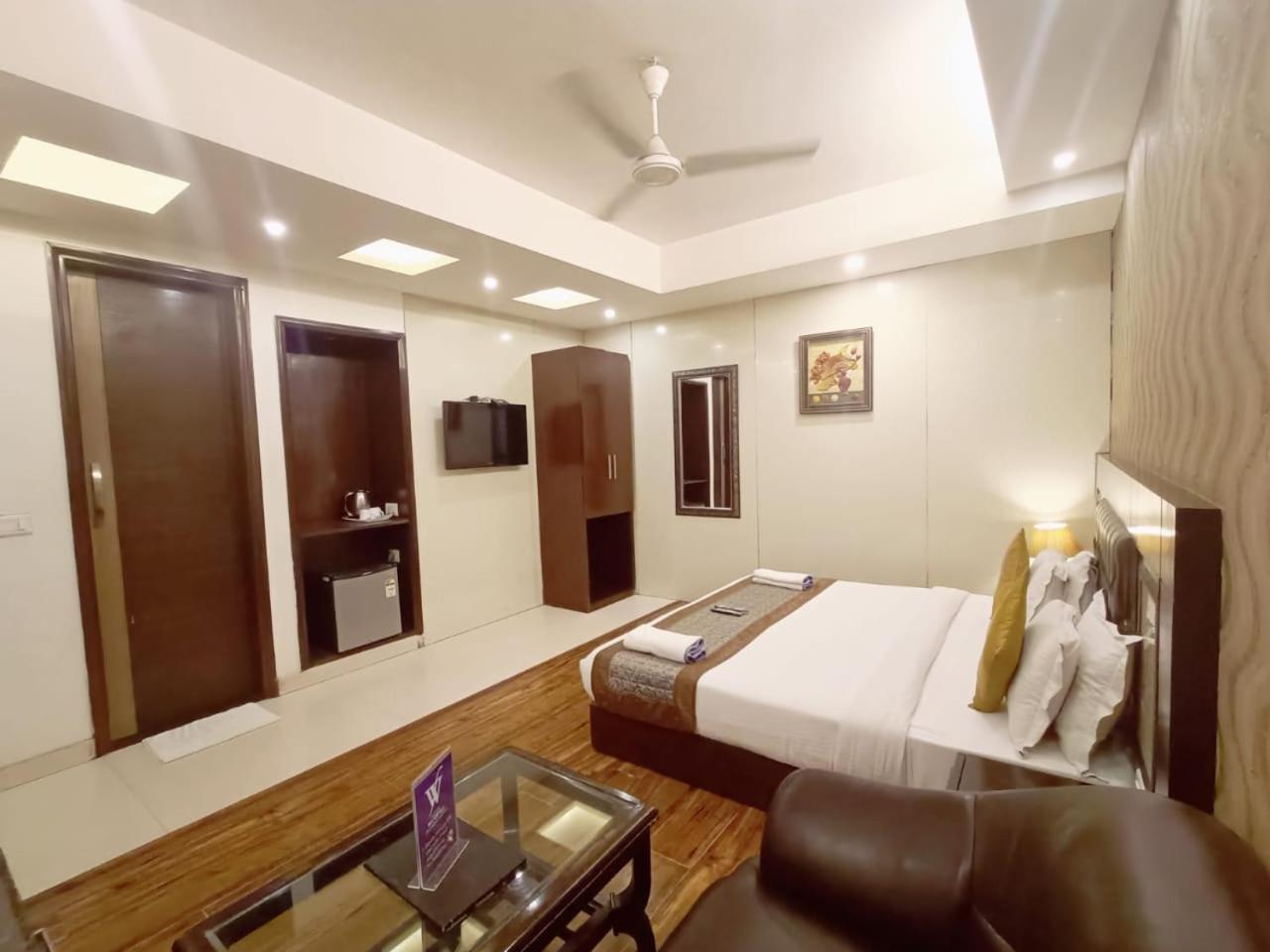Hotel Waterfall Paschim Vihar Delhi Zewnętrze zdjęcie