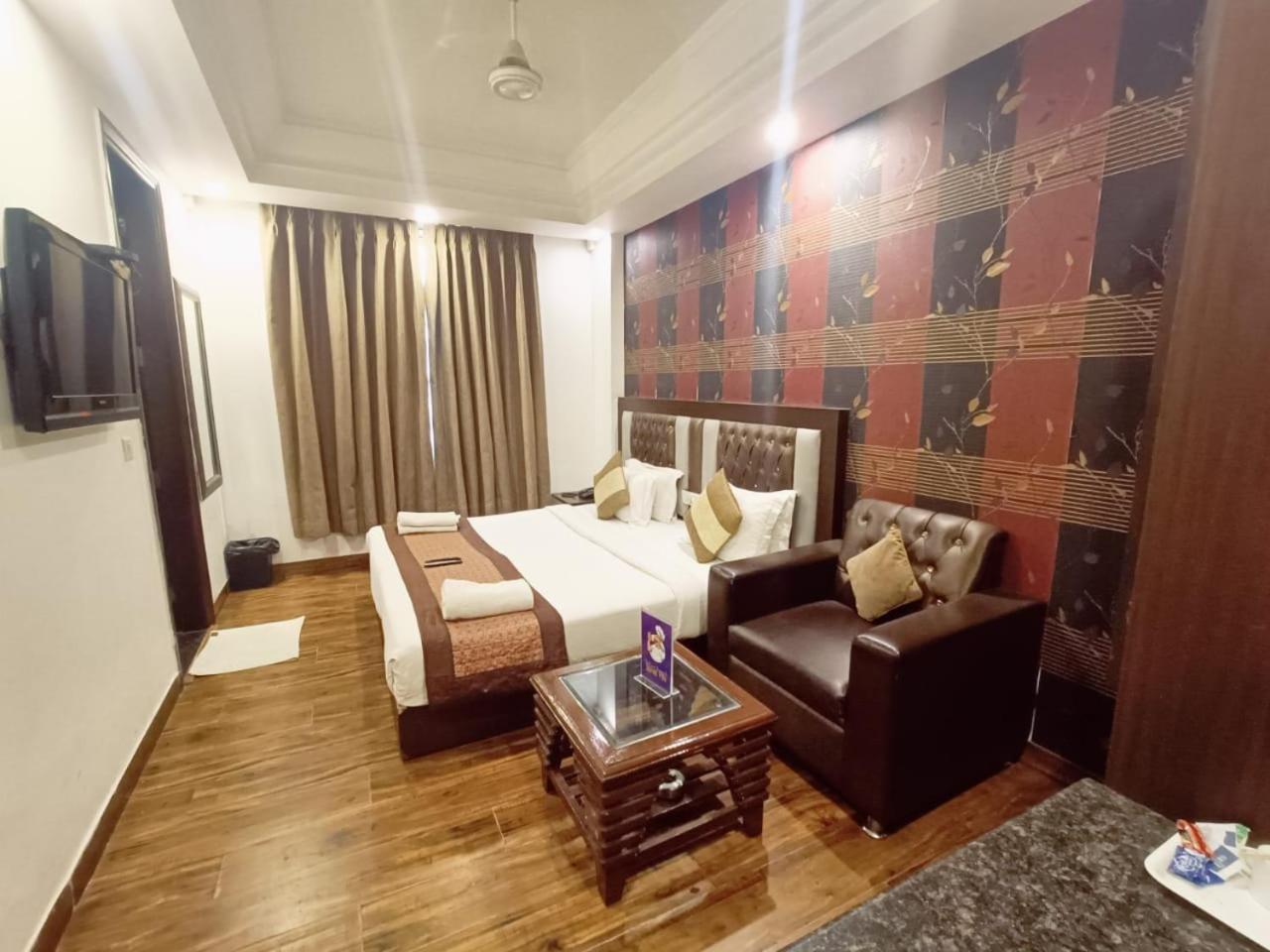 Hotel Waterfall Paschim Vihar Delhi Zewnętrze zdjęcie