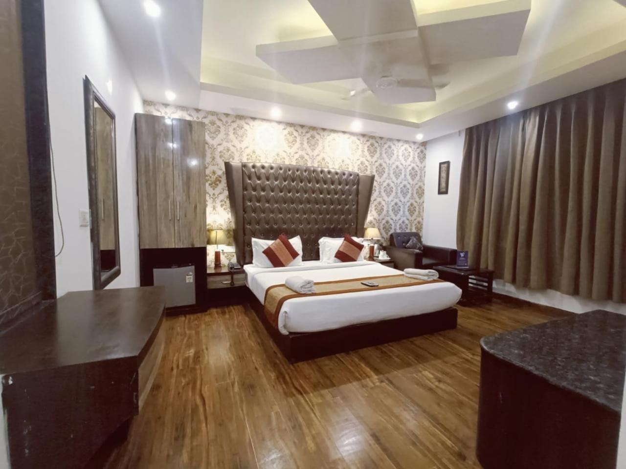 Hotel Waterfall Paschim Vihar Delhi Zewnętrze zdjęcie
