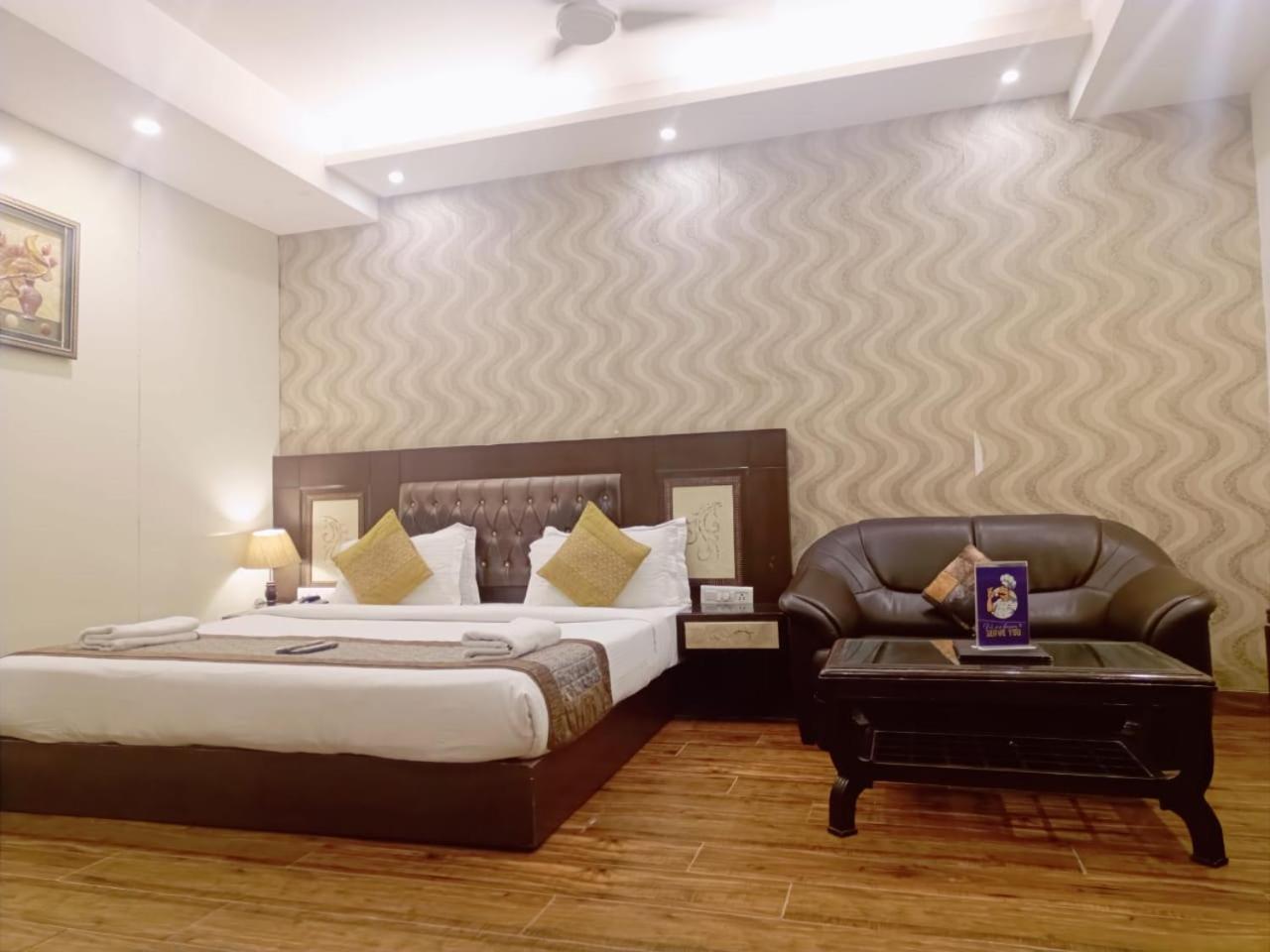 Hotel Waterfall Paschim Vihar Delhi Zewnętrze zdjęcie