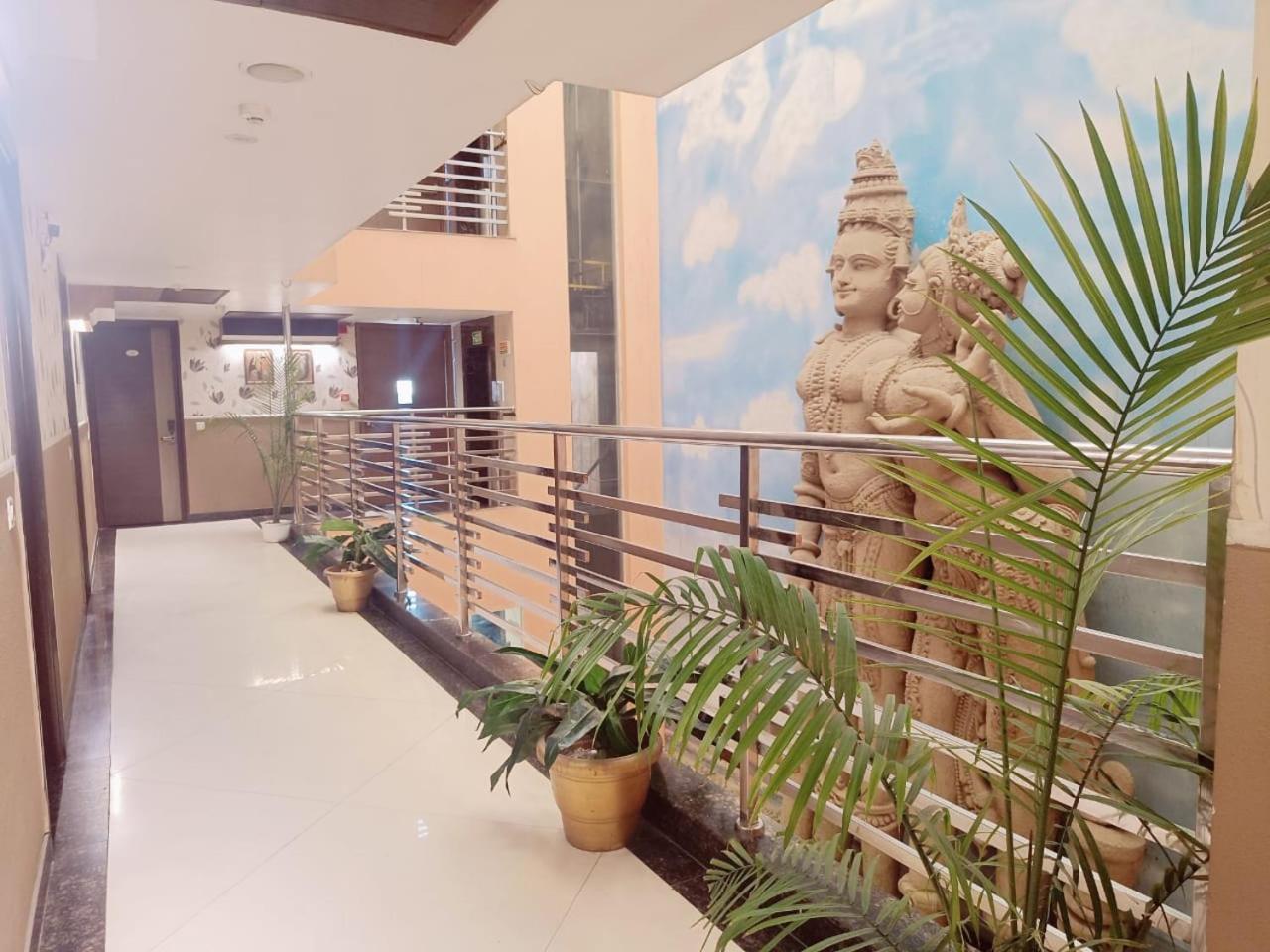 Hotel Waterfall Paschim Vihar Delhi Zewnętrze zdjęcie
