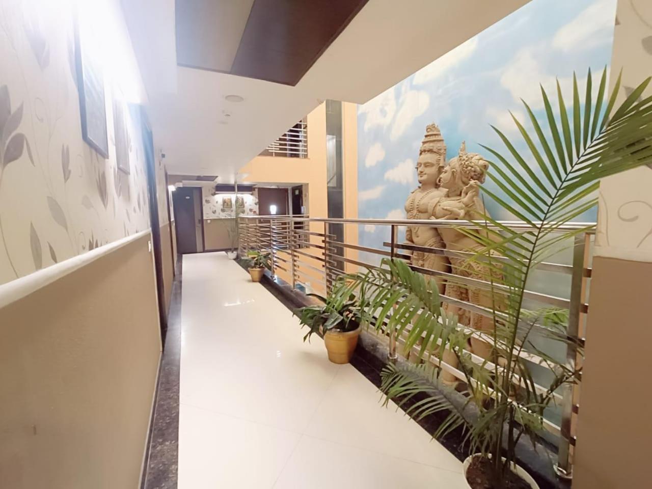 Hotel Waterfall Paschim Vihar Delhi Zewnętrze zdjęcie