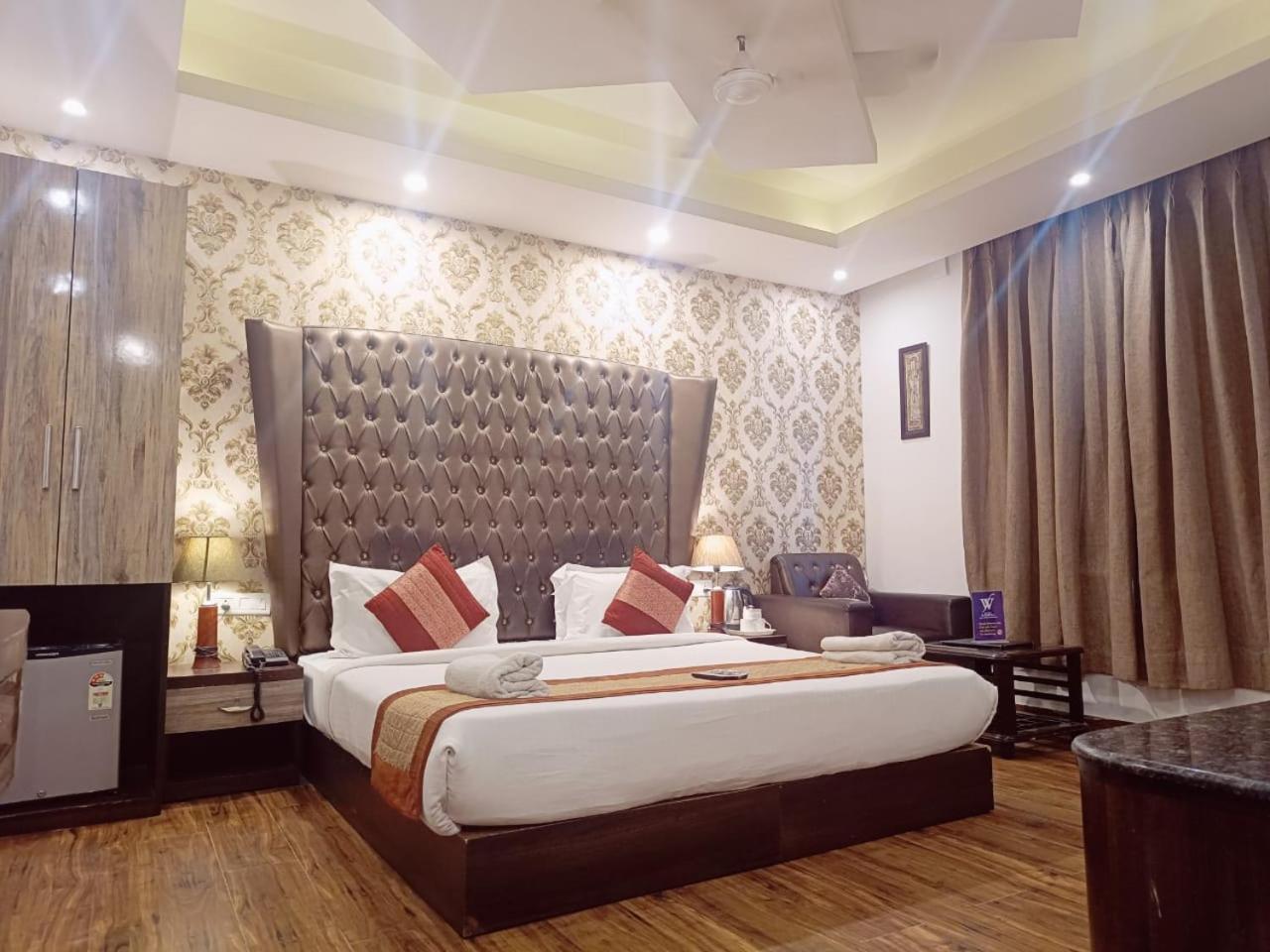 Hotel Waterfall Paschim Vihar Delhi Zewnętrze zdjęcie