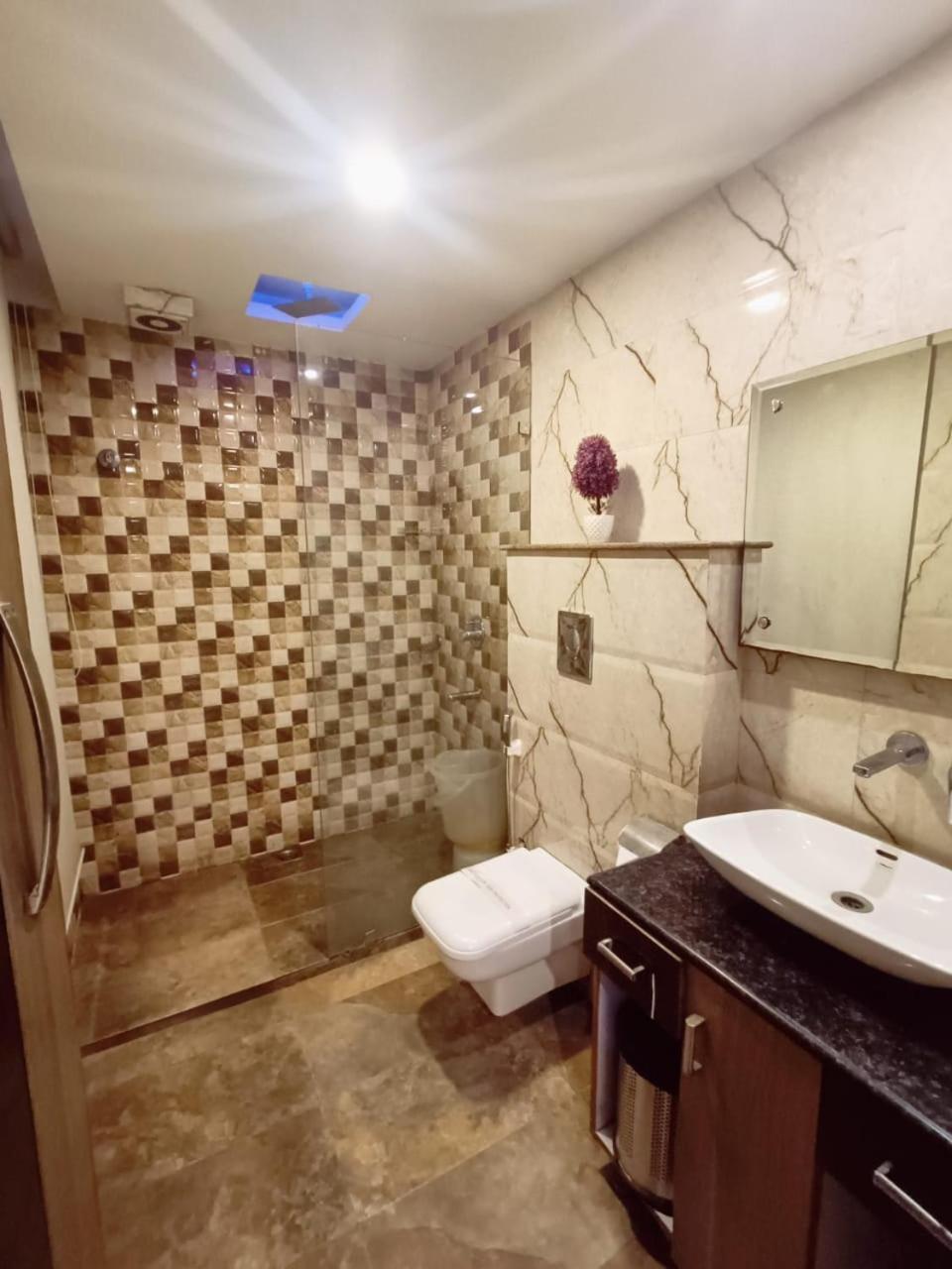 Hotel Waterfall Paschim Vihar Delhi Zewnętrze zdjęcie